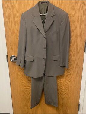 Perry Ellis Classic Men's Light Gray 3-Button Suit Jacket & Trousers 100% Wool